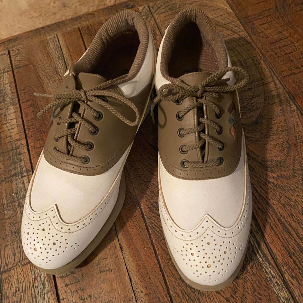 Vintage style golf shoes for